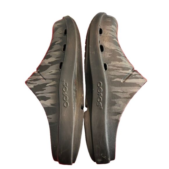 Oofos Camo Recovery Clogs M9 W11 - Picture 2 of 6